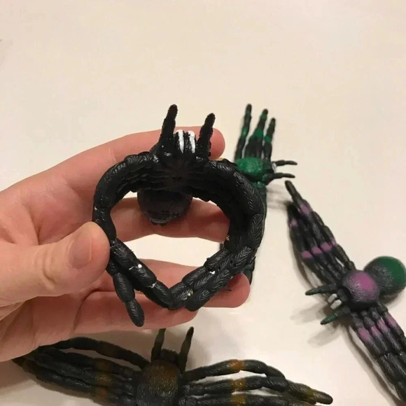 Black Spider Napkin Rings 1994 Bendable Halloween - Picture 3 of 8
